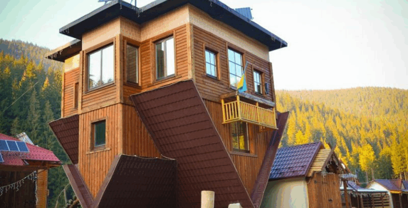 Перевернутий будинок у Поляні: оригінальна атракція для всієї родини