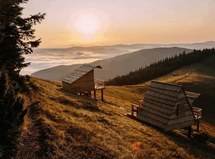 Полонина Явірник: гірські краєвиди й автентичні колиби Карпат