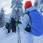 Як підготуватися до подорожі взимку: одяг, спорядження, безпека