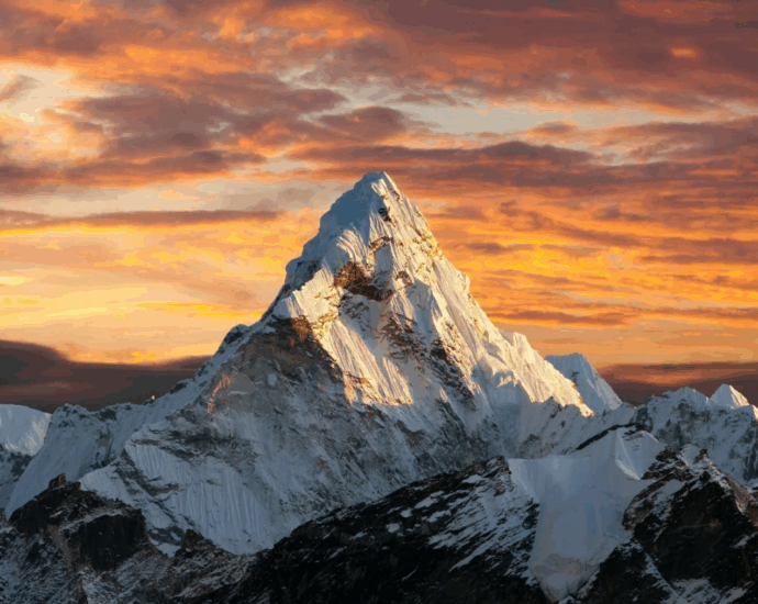 Еверест: як готуються до сходження на найвищу вершину світу